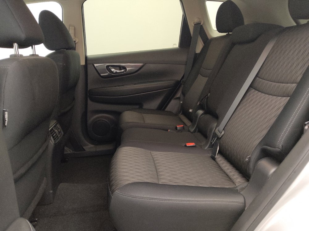 Used 2017 Nissan Rogue SV w/ SV Premium Package FWD image 18