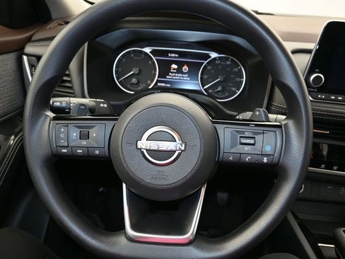 Used 2023 Nissan Rogue SV FWD image 13