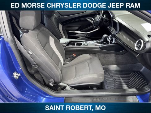 Used 2020 Chevrolet Camaro LT w/ RS Package image 28