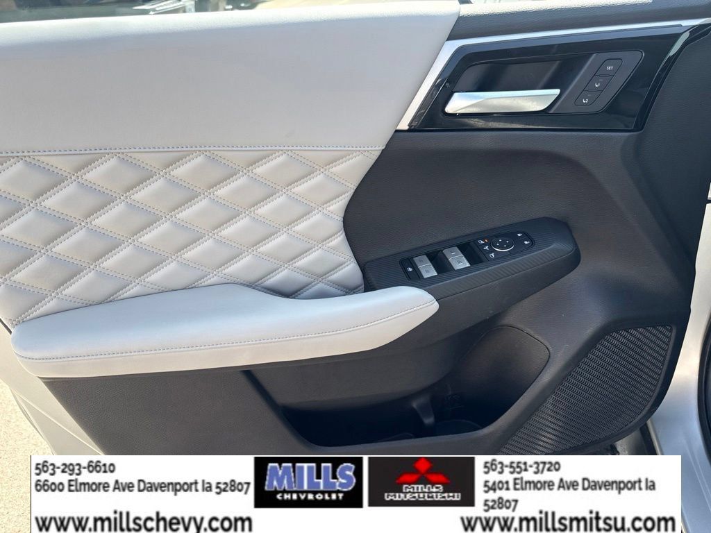 Used 2024 Mitsubishi Outlander SEL AWD/4WD image 10