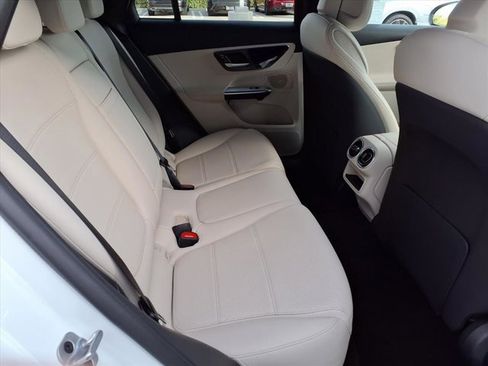 Used 2025 Mercedes-Benz GLC 300 image 20