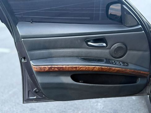 Used 2006 BMW 325xi Sedan image 9