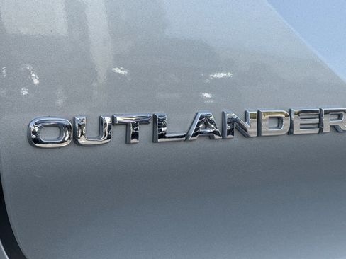 Used 2025 Mitsubishi Outlander SEL image 22