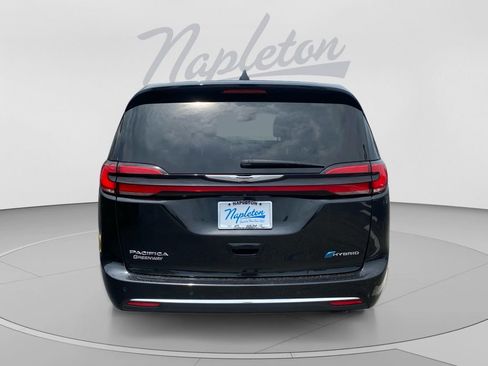 Used 2022 Chrysler Pacifica Limited FWD image 4