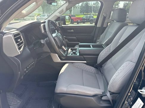 Used 2022 Toyota Tundra SR5 w/ SR5 Convenience Package AWD/4WD image 7