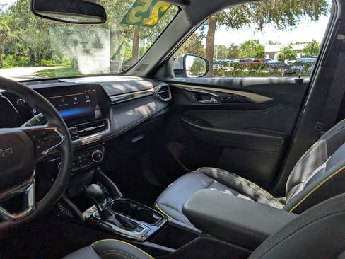 Used 2025 Chevrolet TrailBlazer ACTIV w/ Convenience Package FWD image 14