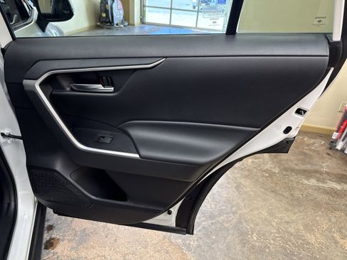 Used 2021 Toyota RAV4 XLE Premium image 20