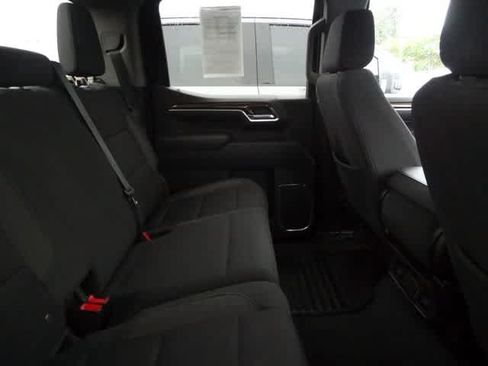 Used 2022 Chevrolet Silverado 1500 LT AWD/4WD image 13
