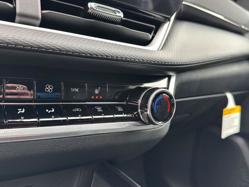 New 2026 Chevrolet Equinox LT w/ Convenience Package II image 24