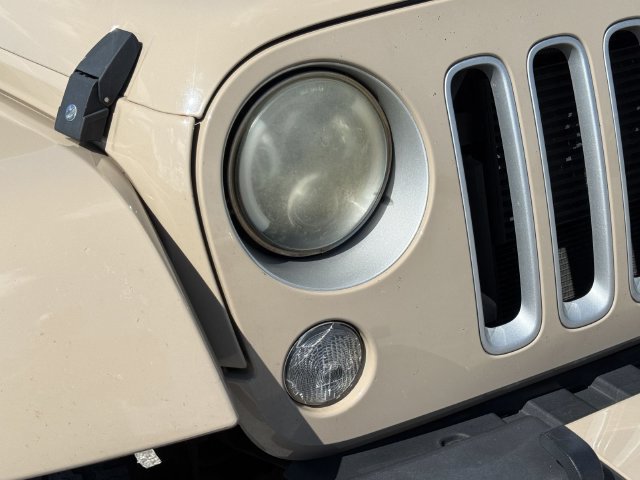 Used 2016 Jeep Wrangler Unlimited Sahara w/ Dual Top Group AWD/4WD image 9
