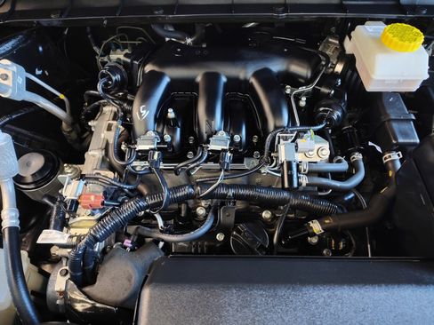 Used 2025 Nissan Pathfinder SV w/ Cargo Package FWD image 29