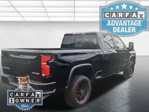 Used 2024 Chevrolet Silverado 2500 ZR2 w/ Technology Package AWD/4WD image 2