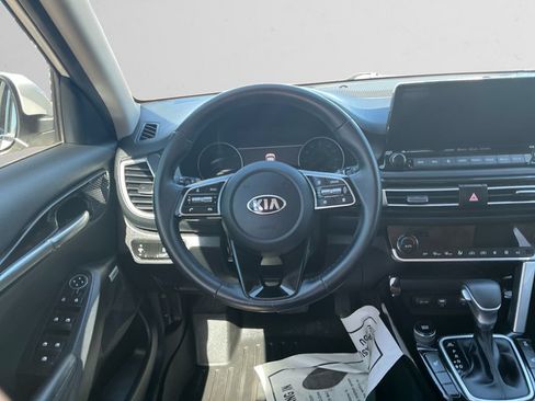 Used 2021 Kia Seltos SX w/ SX Sunroof Package AWD/4WD image 12