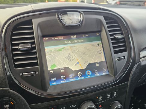 Used 2014 Chrysler 300 C image 23