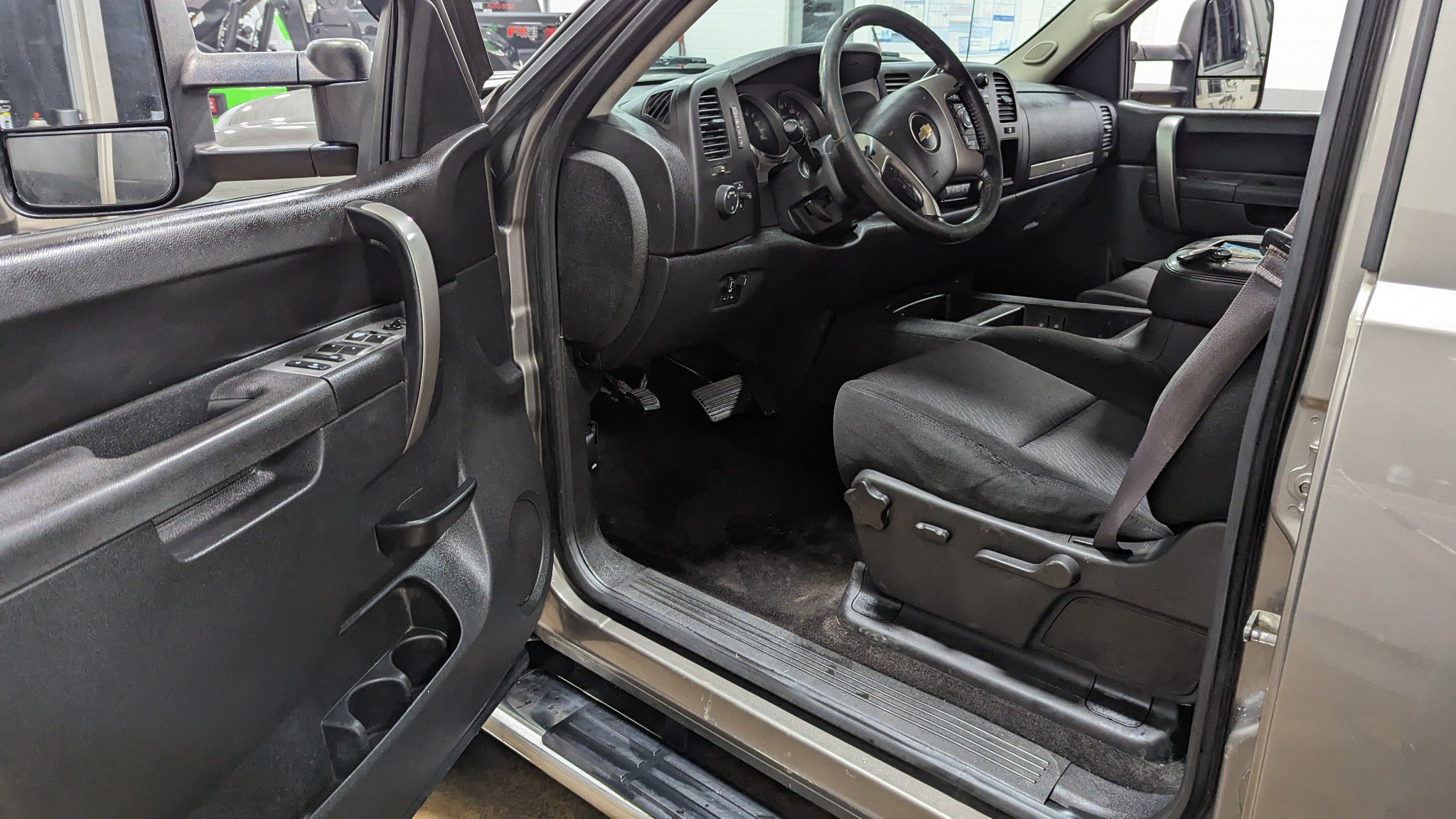 Used 2013 Chevrolet Silverado 2500 LT w/ Interior Plus Package AWD/4WD image 6