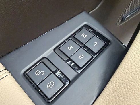 Used 2020 Jaguar F-PACE Prestige image 18