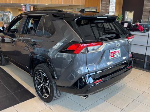 New 2025 Toyota RAV4 SE image 5