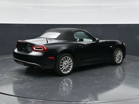 Used 2018 FIAT 124 Spider Classica w/ Technology Group RWD image 2