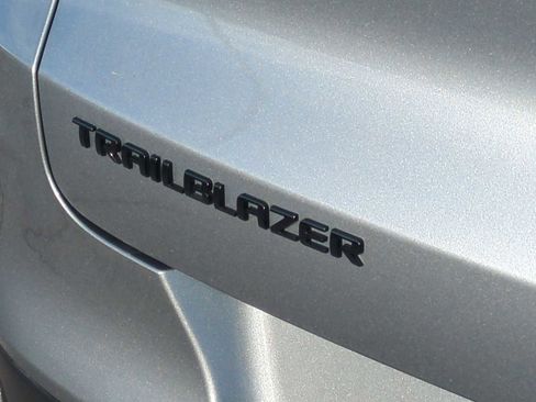 Used 2023 Chevrolet TrailBlazer RS image 31