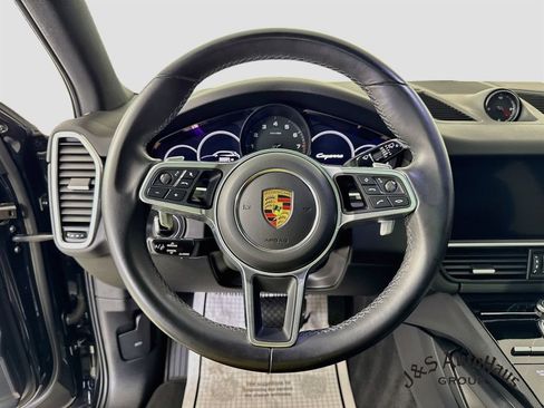 Used 2021 Porsche Cayenne AWD/4WD image 12
