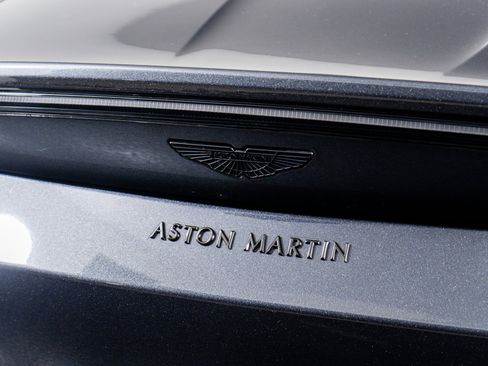 Used 2021 Aston Martin V8 Vantage Convertible image 14