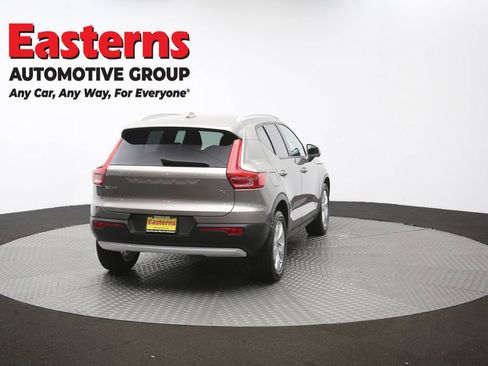 Used 2022 Volvo XC40 T4 Momentum FWD image 40