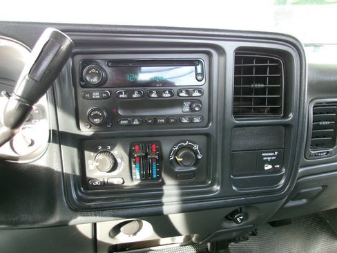 Used 2006 Chevrolet Silverado 2500 W/T w/ Skid Plate Package image 18