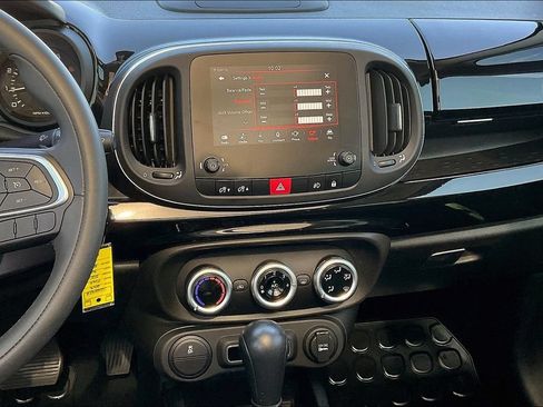 Used 2019 FIAT 500L Trekking FWD image 9