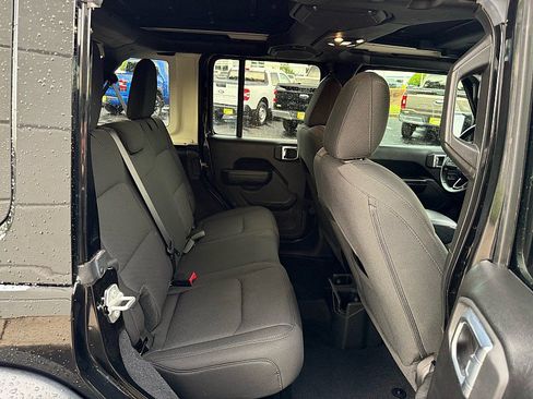 Used 2022 Jeep Wrangler Unlimited Sport w/ Sun And Sound Package AWD/4WD image 19