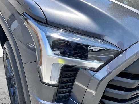 Used 2023 Toyota Tundra SR5 w/ SR5 Convenience Package AWD/4WD image 27