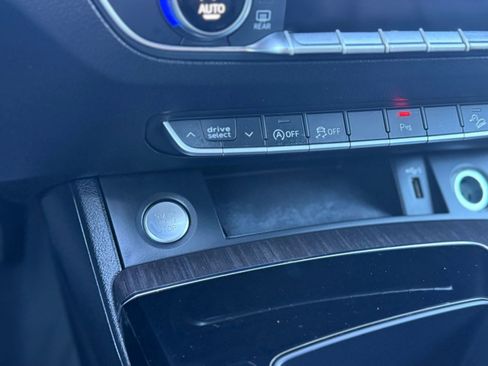 Used 2021 Audi Q5 Premium w/ Convenience Package image 26