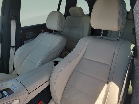 Certified 2025 Mercedes-Benz GLS 450 4MATIC image 19