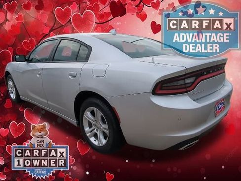 Used 2023 Dodge Charger SXT image 2