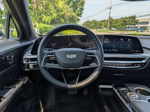 Used 2024 Cadillac Lyriq Luxury AWD/4WD image 31