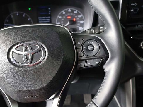 Used 2024 Toyota Corolla Cross LE image 39