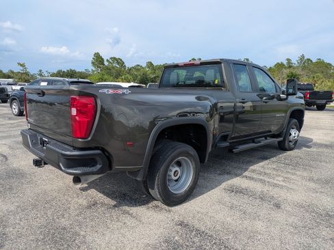 Used 2022 Chevrolet Silverado 3500 W/T AWD/4WD image 4