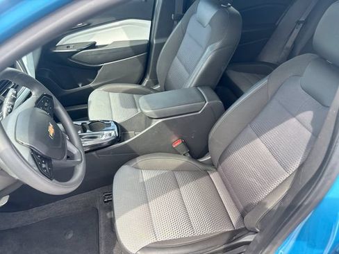 Used 2025 Chevrolet Trax LT FWD image 11