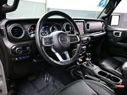 Used 2023 Jeep Wrangler Unlimited Sahara w/ Cold Weather Group AWD/4WD image 14
