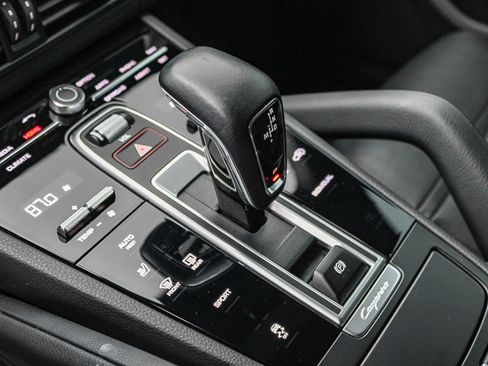 Used 2022 Porsche Cayenne image 20