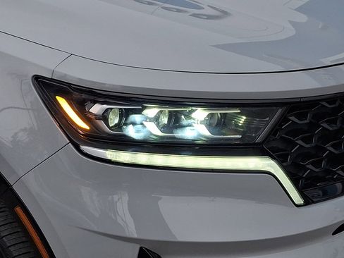 Used 2022 Kia Sorento SX image 9