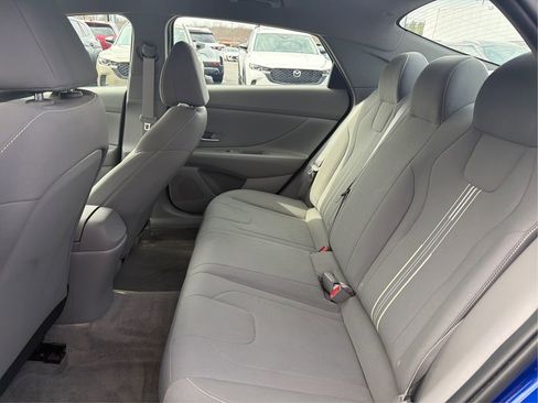 Used 2022 Hyundai Elantra Blue image 10