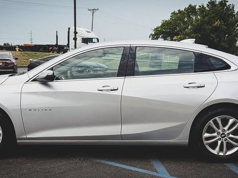 Used 2018 Chevrolet Malibu LT w/ LPO, Convenience Package 2 FWD image 6