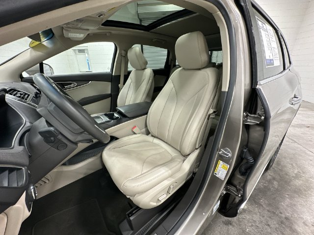 Used 2020 Lincoln Nautilus Reserve w/ Equipment Group 201A FWD image 13