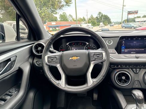 Used 2021 Chevrolet Blazer LT w/ Sound & Technology Package FWD image 6