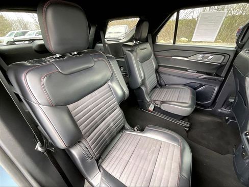 Used 2025 Ford Explorer ST-Line image 15