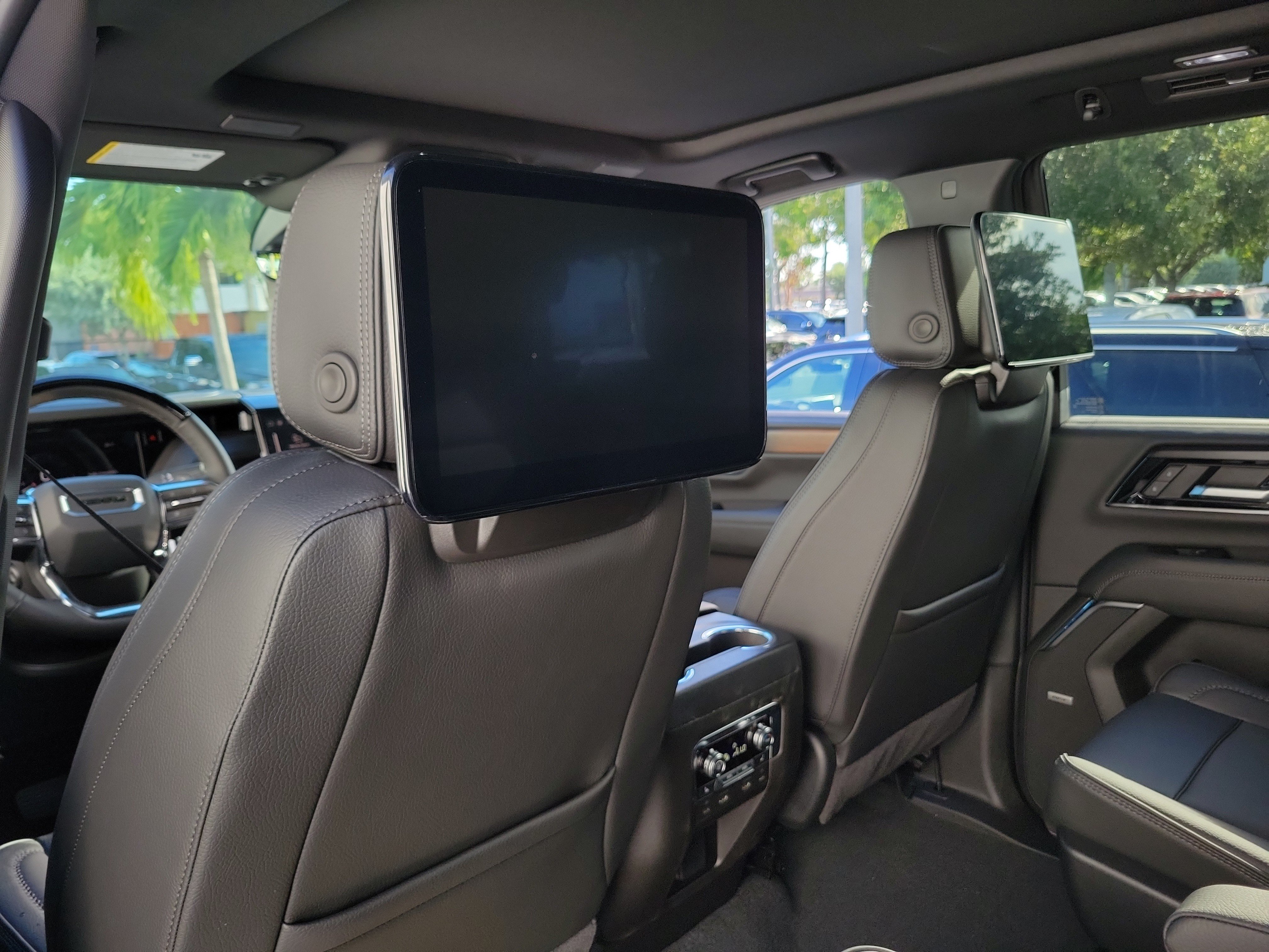 New 2026 GMC Yukon Denali w/ Denali Reserve Package AWD/4WD image 15