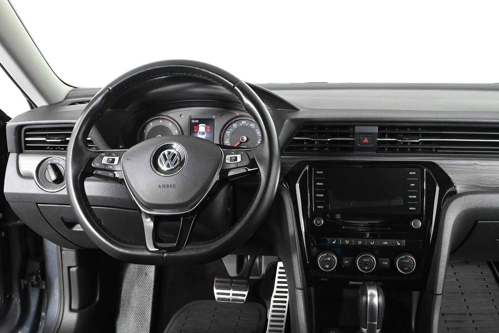 Used 2020 Volkswagen Passat 2.0T R-Line FWD image 3