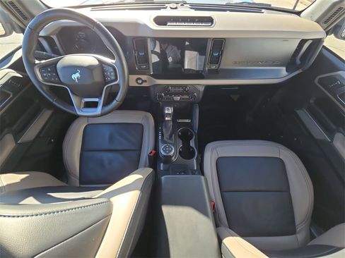 Used 2023 Ford Bronco Wildtrak image 21