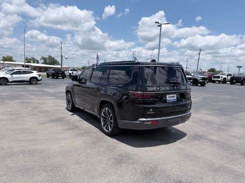 Used 2022 Jeep Wagoneer Series III w/ Premium Group I AWD/4WD image 3