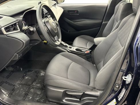 Used 2022 Toyota Corolla LE image 2